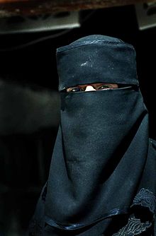 220px-Muslim_woman_in_Yemen
